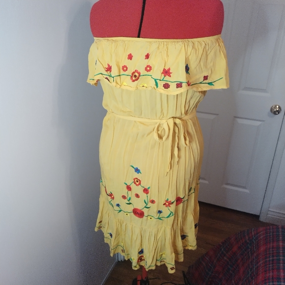 Red Dot Boutique Yellow Campesina type dress 1X - Picture 3 of 5